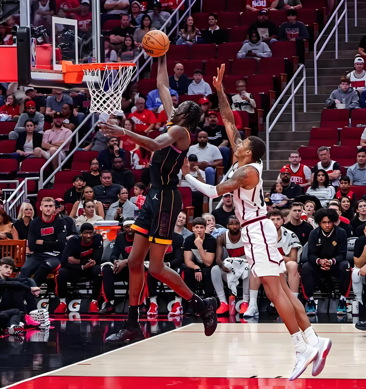 休斯敦火箭发布备战花絮，窗口期内部沟通，NBA季后赛任务艰巨，训练强度明显提升的简单介绍