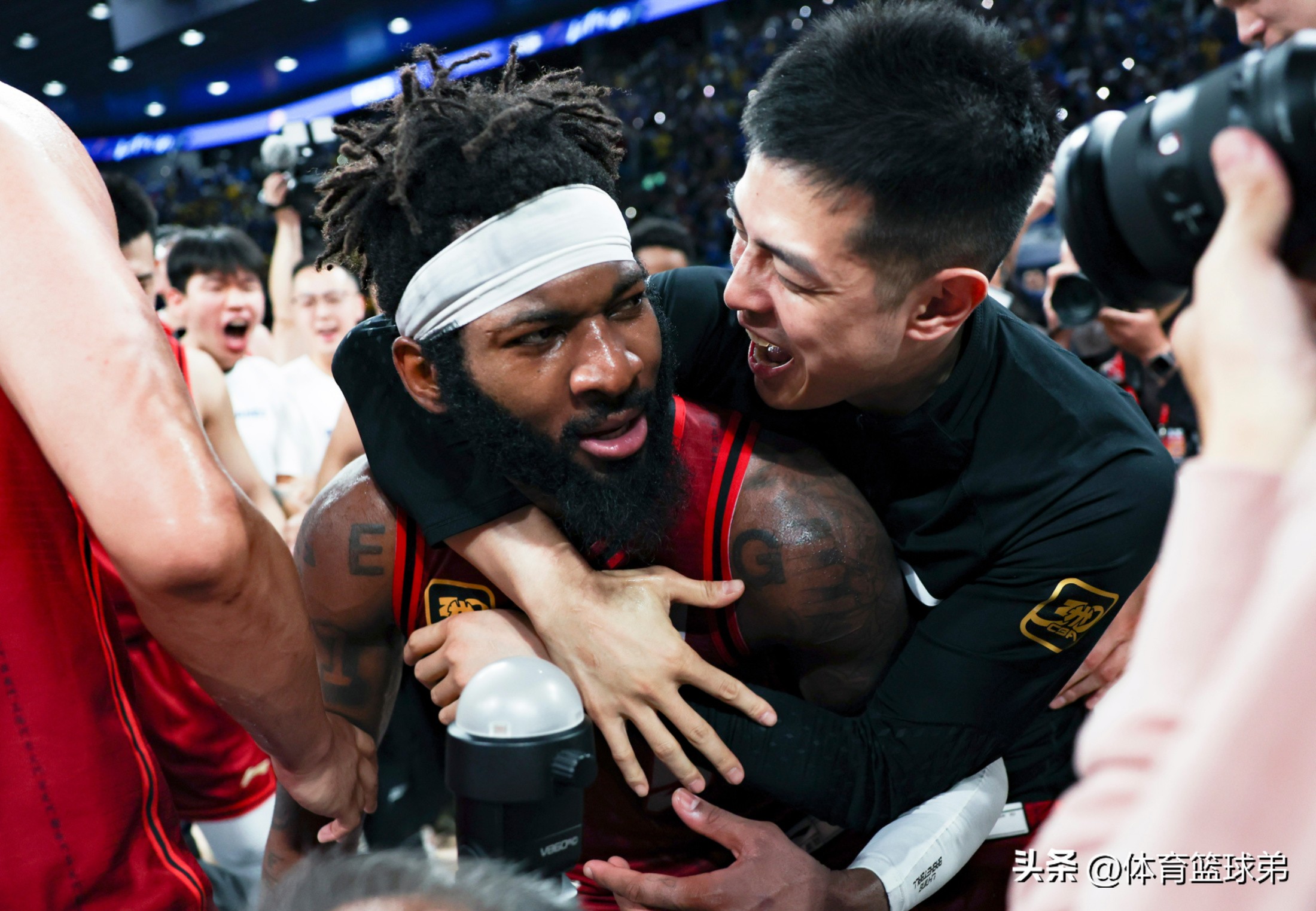 里程碑夜!广州队队长鼓劲,NBA常规赛今晚刷纪录,态度坚定,团队化学反应显著的简单介绍 里程碑夜!广州队队长鼓劲,NBA常规赛今晚刷纪录,态度坚定,团队化学反应显著的简单介绍