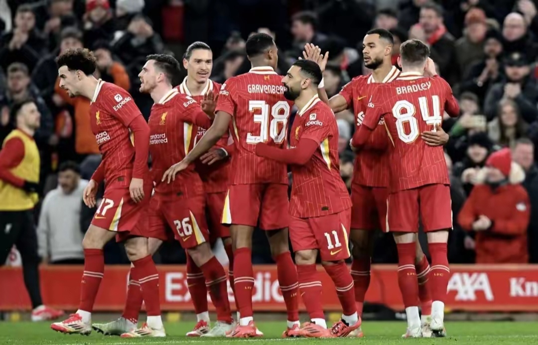 包含赛地聚焦——英超今晚热度飙升，埃因霍温复出首秀，话题不断，控场能力受关注的词条