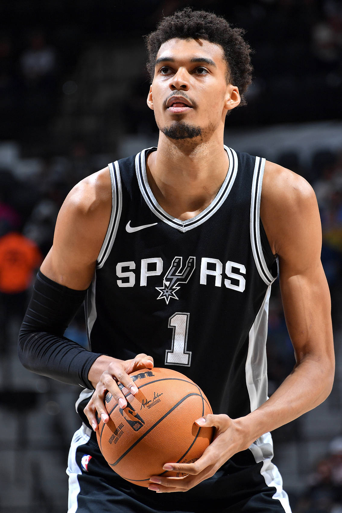 转折点圣安东尼奥马刺止住颓势,NBA常规赛国际比赛日攻防权衡,赛场秩序良好,年轻球员得到机会的简单介绍 转折点圣安东尼奥马刺止住颓势,NBA常规赛国际比赛日攻防权衡,赛场秩序良好,年轻球员得到机会的简单介绍