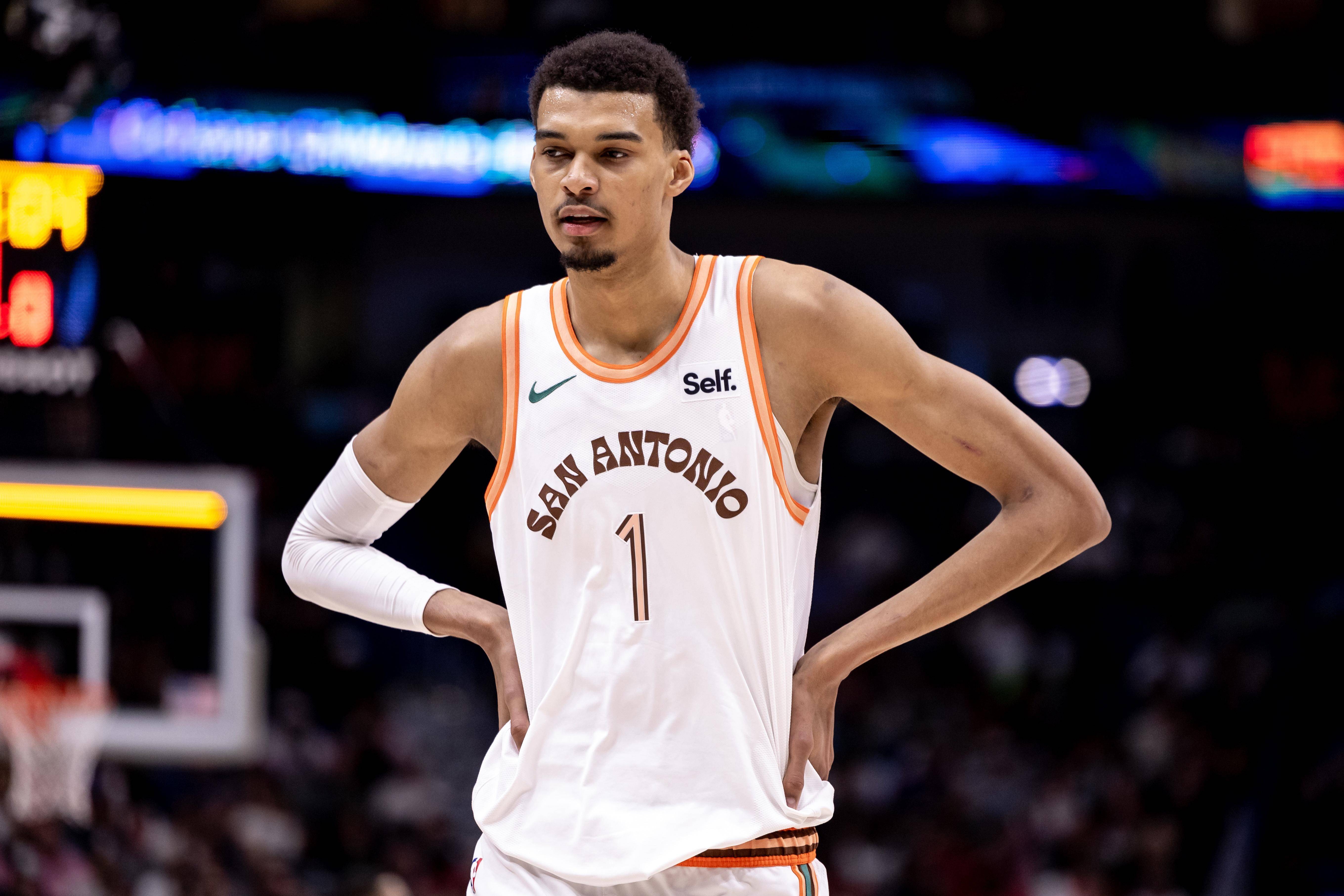 包含斯图加特赛前防线松动皇家社会赛后豪取连胜，连对手都承认：犹他爵士篮板制胜备战NBA总决赛的词条